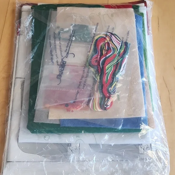 Bucilla Festive Felt Stocking Kit with Santa and animals "Christmas Hugs" - Picture 2 of 3